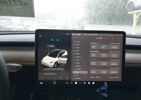 2023 Tesla Model Y Awd/Long Range Dual Motor All-Wheel Drive z USA, uszkodzony, nr VIN 7SAYGDEE8PA077608